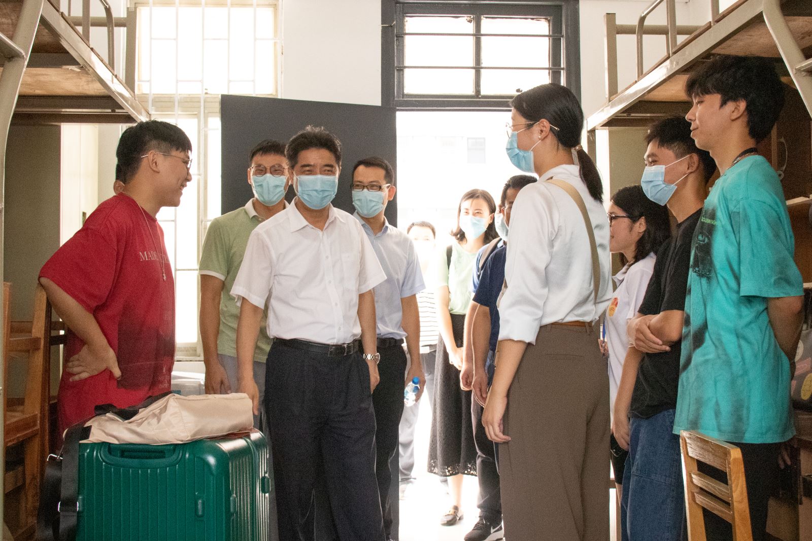 艺路同行，与你相伴（二）——校领导看望慰问公司2021级新生并指导迎新工作