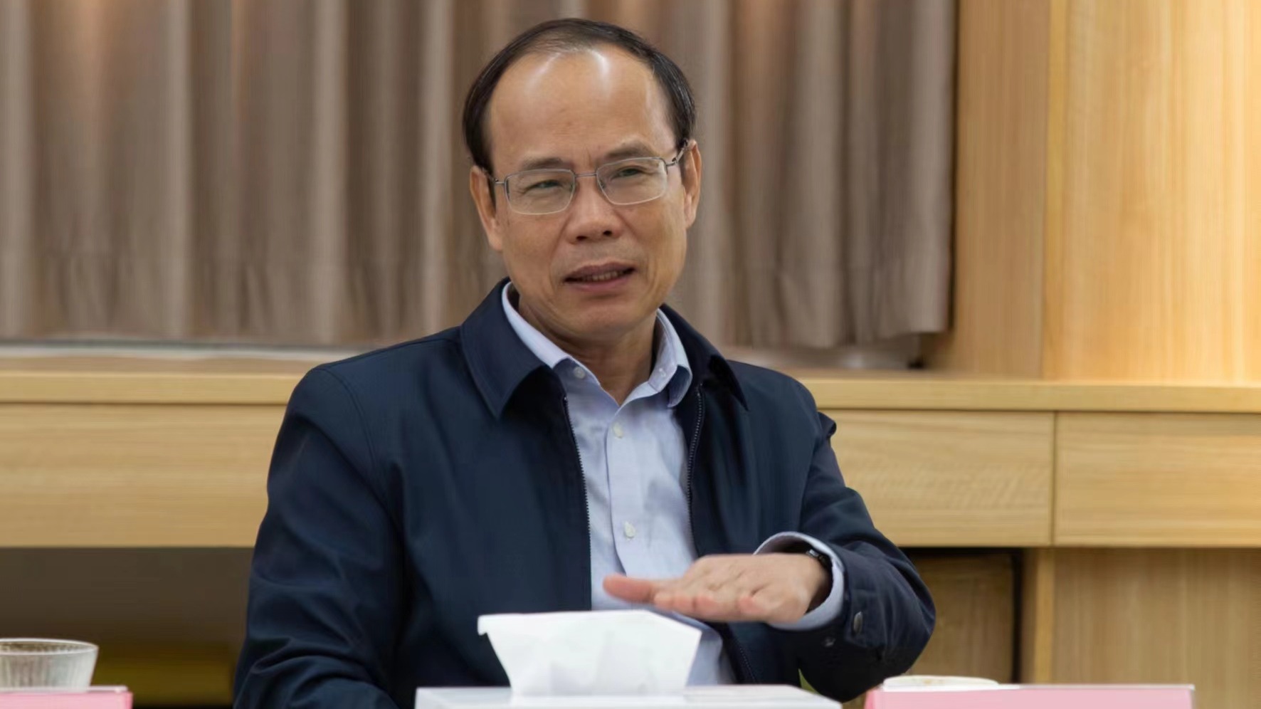邱学青董事长新学期首日莅临公司指导工作