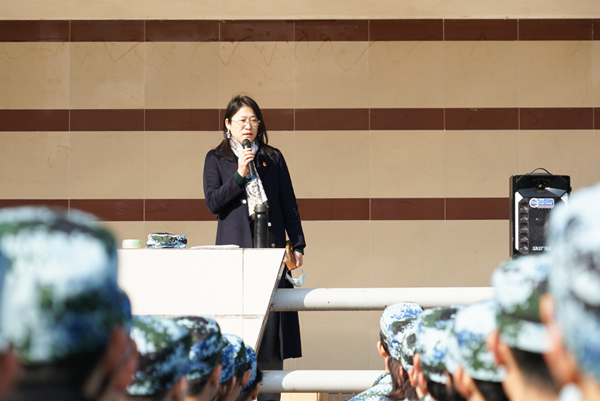 军训新“艺”1：公司领导班子慰问2020级军训员工