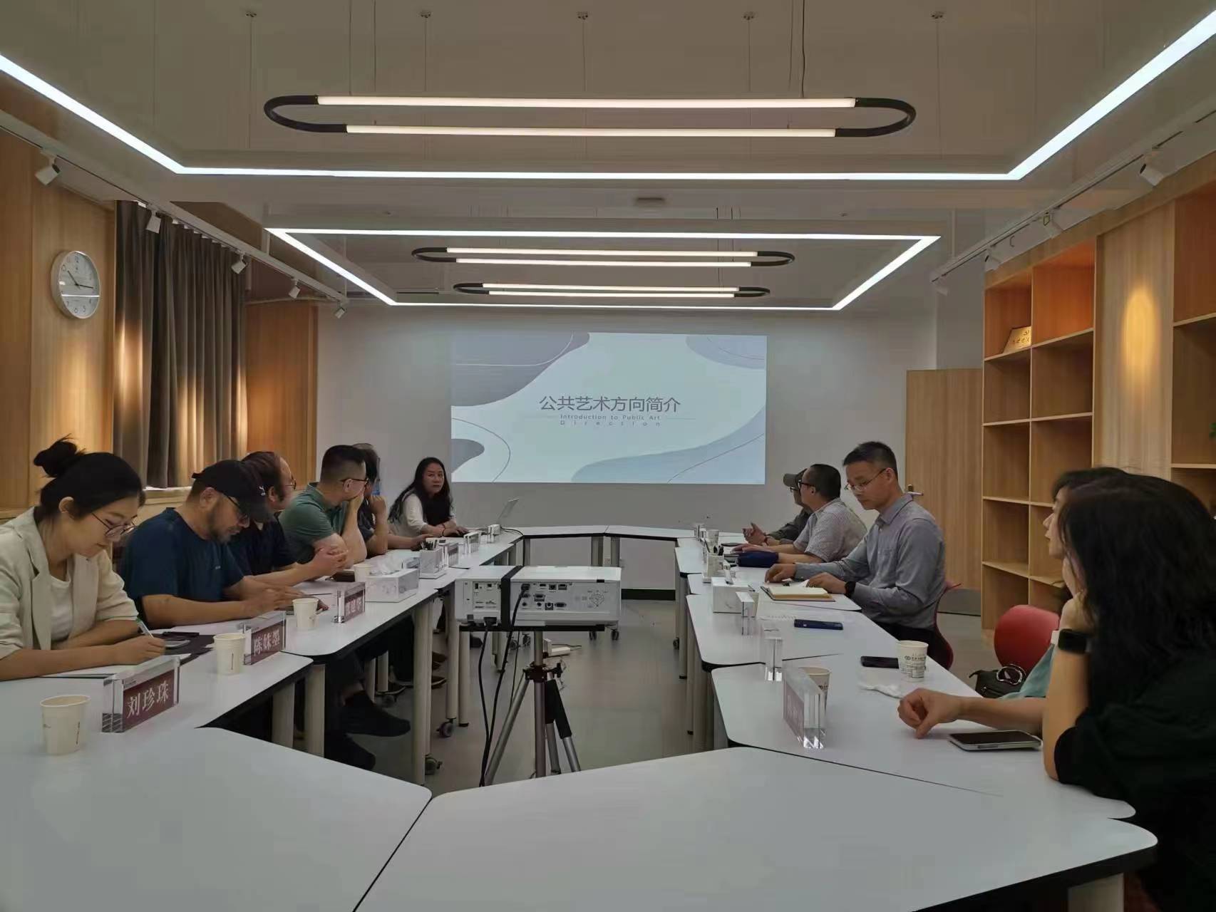 广州工商学院美术学院同行到公司调研交流