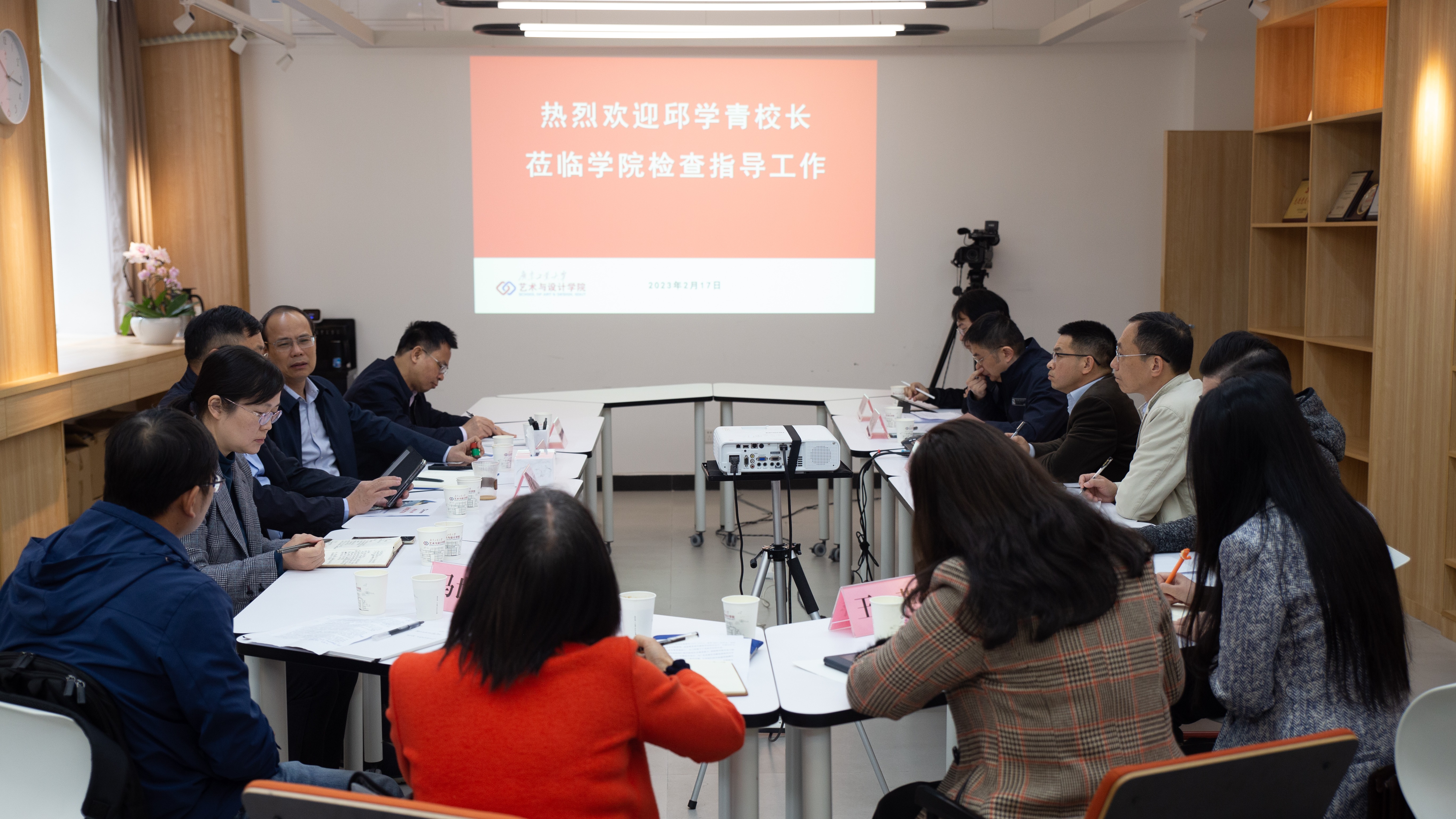 邱学青董事长新学期首日莅临公司指导工作