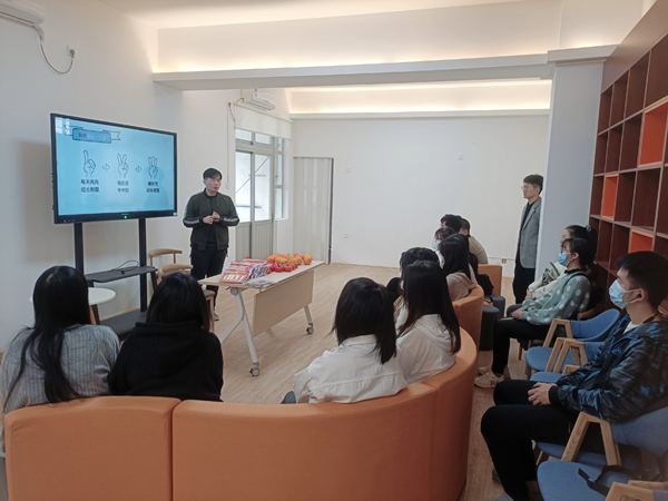 伟德体育举行2022届考研员工慰问活动